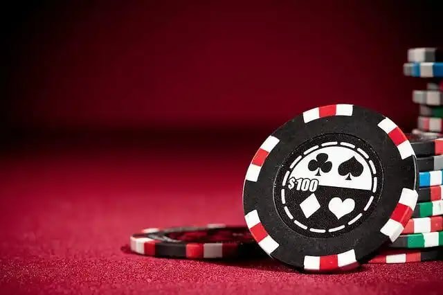 Tier Silver – Cashback Ditingkatkan Ikon tier Silver spinbet dengan latar belakang biru